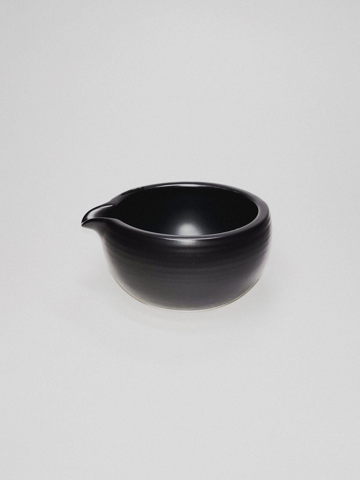Round Spouted Matcha Bowl