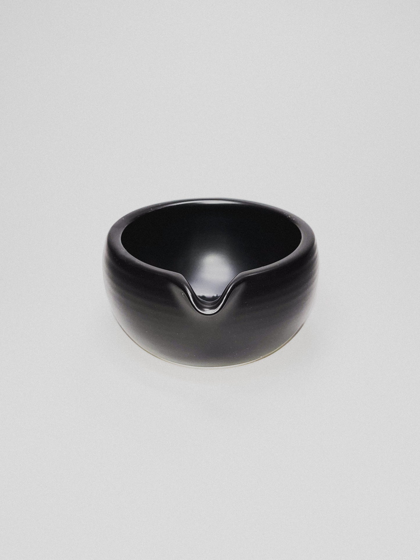 Round Spouted Matcha Bowl