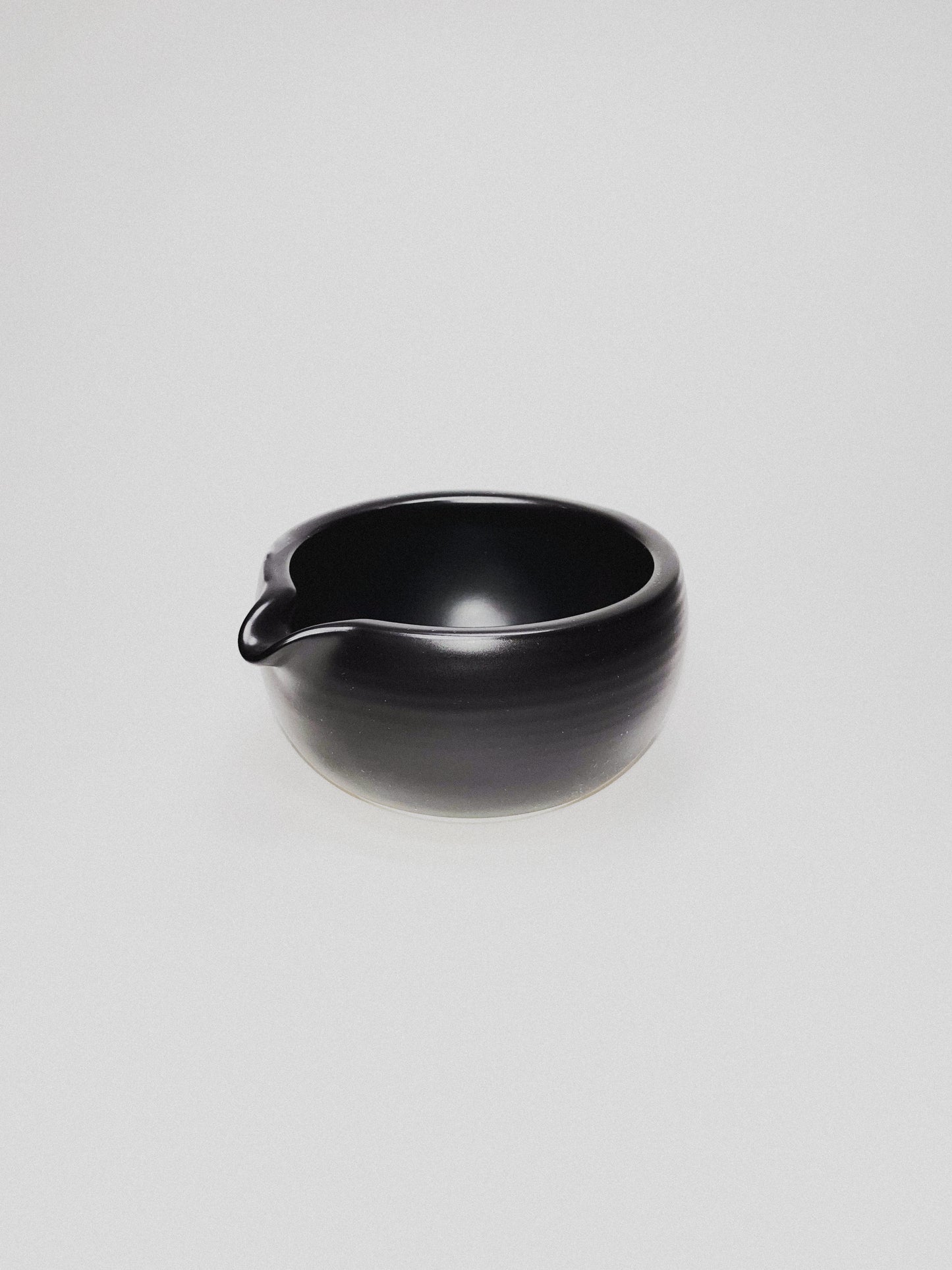 Round Spouted Matcha Bowl